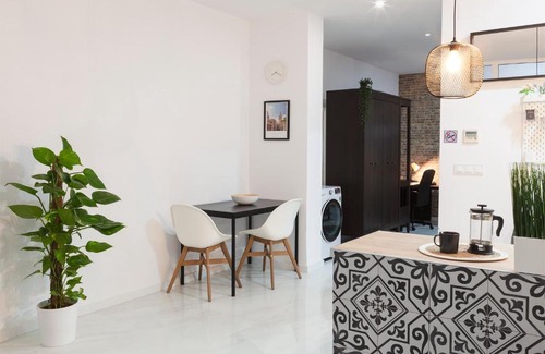 Mestalla Apartamento | Artistic Digital Retreat-Great Location Near Metro