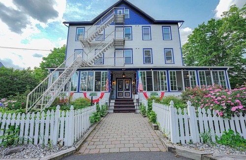 Milford Casa | Artistic Milford Room w/ Living Area | Ideal for Couple Stay