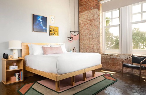 Downtown Dallas Hotel | Artistic Oasis in Dallas w/ City Skyline Views! Artistic Atmosphere