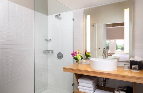 Downtown Dallas Hotel | Artistic Oasis in Dallas w/ City Skyline Views! Artistic Atmosphere