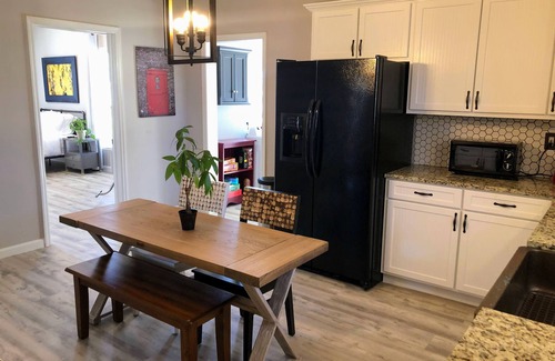 Chickamauga Casa | Artistic Retreat - Walk Downtown, Sparkling Clean!
