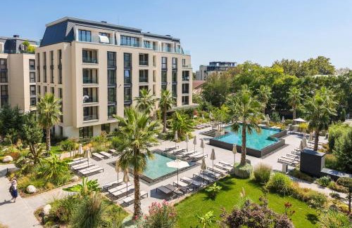 Saints Constantine and Helena Apartamento | Artistic space in Azur Premium