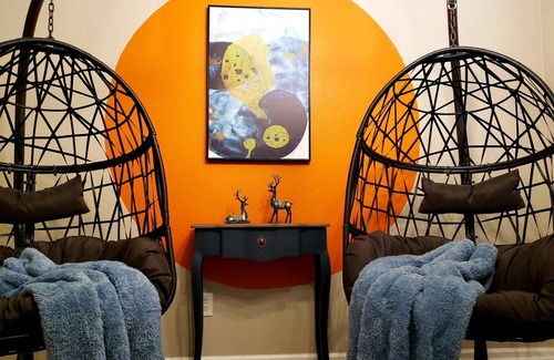 Castle Rock Casa | Artistic & Stylish, Top-notch & Breathtaking, 3 King Beds & 3 Living Rooms