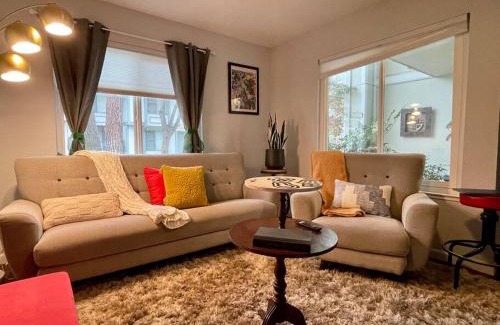 Southeastern Sacramento Casa | Artists Condo GAME ROOM Patio near UC Med Center