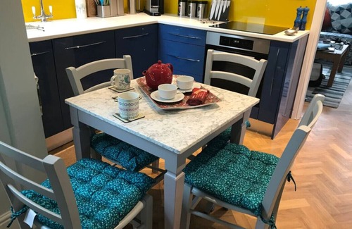Harrogate Cabaña | Artists 'Place, centro de la ciudad, WIFI seguro gratuito, estacionamiento gratuito, ubicación tranquila
