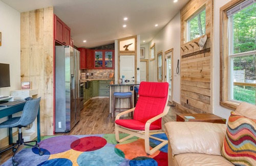Fairview Cabina | Artist’s Palette by AvantStay | Colorful Retreat