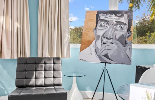 Northeast Miami Apartamento | Artists' Suite at the New Yorker Hotel - Park View, Free Parking/Coffee/Bagels!