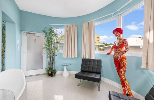 Northeast Miami Apartamento | Artists' Suite at the New Yorker Hotel - Park View, Free Parking/Coffee/Bagels!