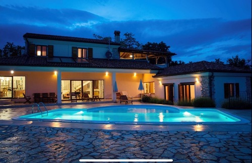 Gradisce Villa | Arton Villa, cerca de Rovinj con una gran piscina en una ubicación tranquila y natural, cuatro dormitorios