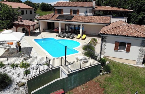 Gradisce Villa | Arton Villa, cerca de Rovinj con una gran piscina en una ubicación tranquila y natural, cuatro dormitorios