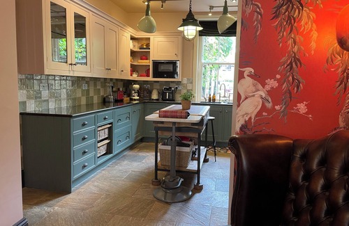Winchcombe Casa | Arts and Crafts Cotswold stone house in the centre of Winchcombe