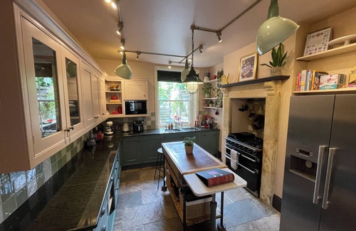 Winchcombe Casa | Arts and Crafts Cotswold stone house in the centre of Winchcombe