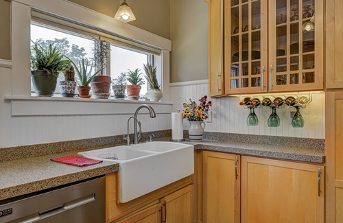 Near Northside Casa | Arts & Crafts in Quiet Neighborhood