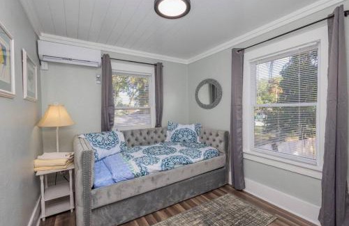 Village of the Arts Apartamento | Artsea 2BR Cozy Ample Parking Near Beaches & Lecom Upstairs