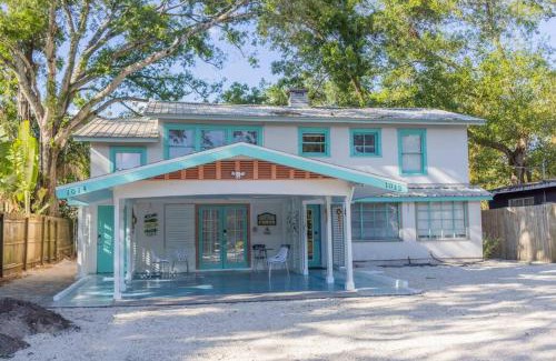 Village of the Arts Apartamento | Artsea 2BR Cozy Ample Parking Near Beaches & Lecom Upstairs
