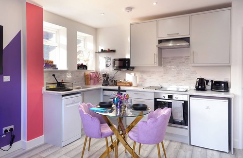 Hatfield Apartamento | ArtSpace Apartment,CITY CENTRE,PRIVATE PARKING,WI-FI,NETFLIX, FIREPLACE-HAVEN4U