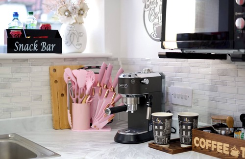 Hatfield Apartamento | ArtSpace Apartment,CITY CENTRE,PRIVATE PARKING,WI-FI,NETFLIX, FIREPLACE-HAVEN4U