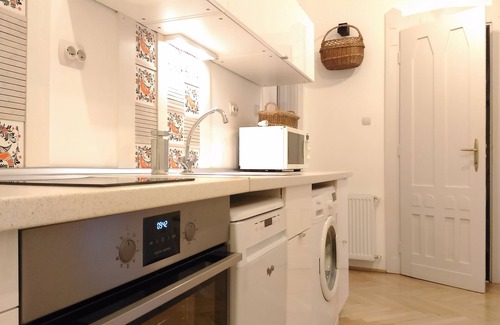 Ujlipotvaros Apartamento | ArtSu Danubio con vista al río Apartamento de 2 dormitorios en planta superior individual diseñado con arte + aire acondicionado