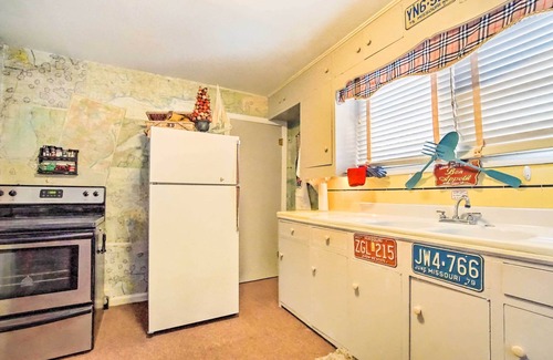 Independence Casa | Artsy Getaway ~ 8 Miles to Downtown Kansas City!