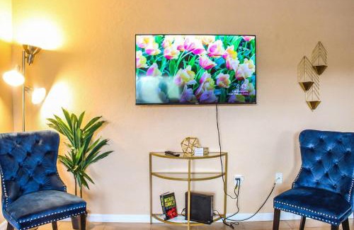 Arlington Park Apartamento | Artsy Getaway With Vibrant Design Flair