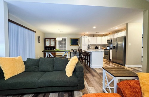 Richmond Casa | Artsy KY-Themed Richmond Gem: Sleeps 8, Centrally Located & 5 mins from Kayaking