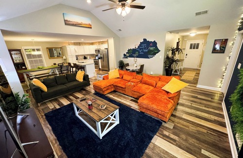 Richmond Casa | Artsy KY-Themed Richmond Gem: Sleeps 8, Centrally Located & 5 mins from Kayaking