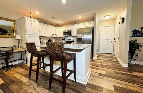 Richmond Casa | Artsy KY-Themed Richmond Gem: Sleeps 8, Centrally Located & 5 mins from Kayaking