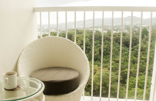Lahug Condominio | Artsy modern well appointed 1BR/1BA