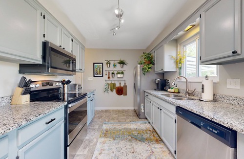 Franklin - Randolph Casa | Artsy retreat with a large yard, playground, covered patio