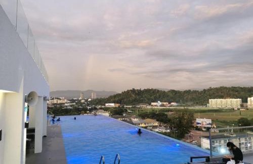Tanjung Aru Apartamento | Aru Cozy Home 2BR With Infinity Pool @ Aru Suites