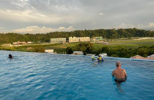 Tanjung Aru Apartamento | Aru Cozy Home 2BR With Infinity Pool @ Aru Suites