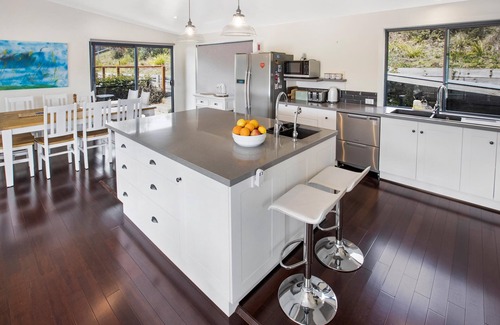 Lakes Entrance Casa | Arukah House - Waterfront property with magnificent views from every room!