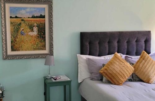 Moreleta Park Casa | Arum Lily Guest Rooms