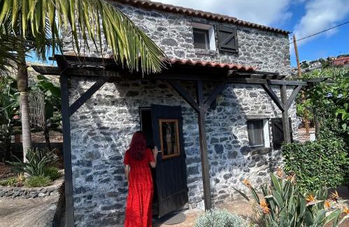Arco da Calheta Casa | As Casinhas da Madeira - Cosy Stone Cottage in a subtropical garden