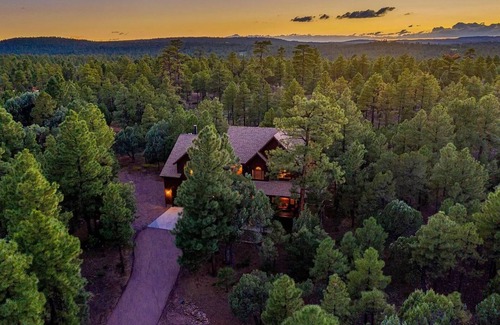 Sierra Pines Cabina | As featured on HGTV's Log Cabin Living!!