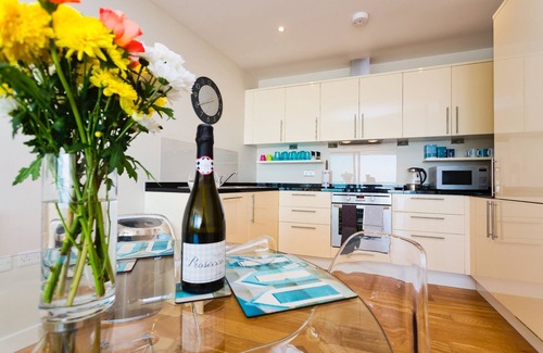 Westleigh Apartamento | ¡COMO SE VE EN LA TELEVISIÓN! Apartamento de lujo junto a la playa 'Headlands'