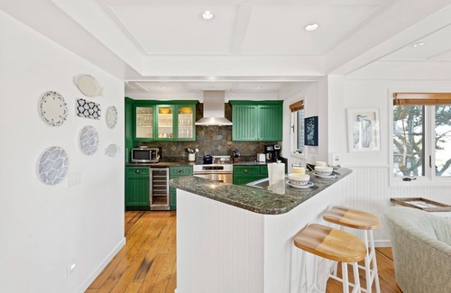 Bald Head Island Condominio | As you enter, the Bald Head Creek and marsh vistas-through the walls of windows-catch your eye.