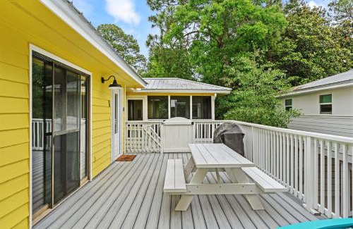 Grayton Beach Casa | As You Like It by AvantStay Steps to Beach Bikes Sleeps 18