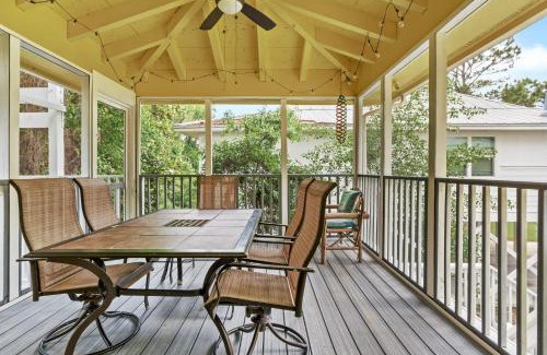 Grayton Beach Casa | As You Like It by AvantStay Steps to Beach Bikes Sleeps 18