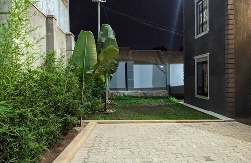 Seeta Apartamento | Asante Courts luxury at Namugongo, Kampala, Uganda. free wiifi, Netflix, parking