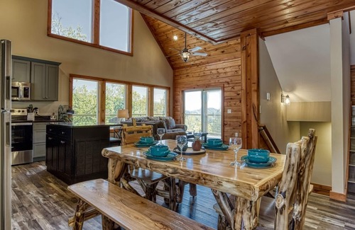 Sevierville Cabina | Ascension Ridge - New Construction! - Great Views! 3 Bedroom Cabin by Redawning