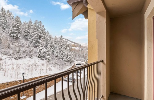 Avon Condominio | Ascent 415 - Amazing Top Floor Residence