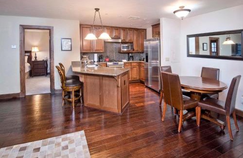 Avon Casa | Ascent Residence 208