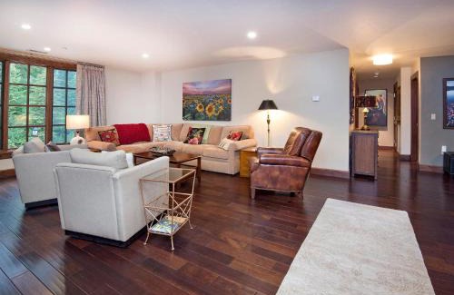 Avon Casa | Ascent Residence 309