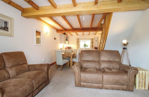 Overton-on-dee Cabaña | ASCOT, romantic, character holiday cottage in Ellesmere