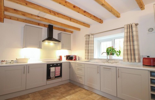 Overton-on-dee Cabaña | ASCOT, romantic, character holiday cottage in Ellesmere