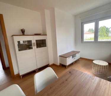 Fisterra Apartamento | Aserradero - Bajo con terraza y piscina !