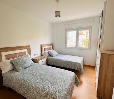 Fisterra Apartamento | Aserradero - Bajo con terraza y piscina !