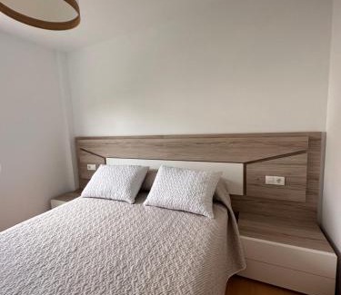 Fisterra Apartamento | Aserradero - Bajo con terraza y piscina !