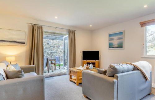 Par Casa | Ash at Trenython